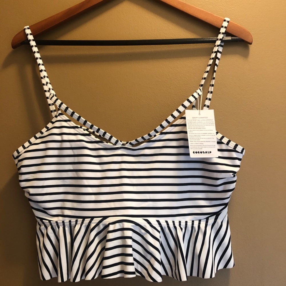 NEW⭐️ Ruffle swim top - Picture 4 of 5